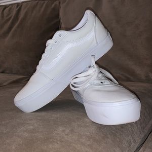 NWT Vans Ward Platform Sneaker - Size 9